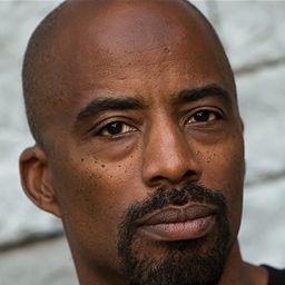 Sean Millington 飾演 Colonel McAllen