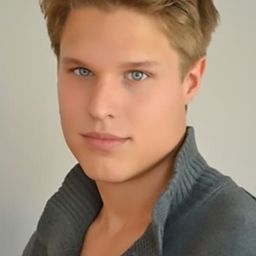 Maximilian Artajo 飾演 Max (voice)