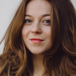 Jennifer Welts - 游過青春海演員 飾演Tessa