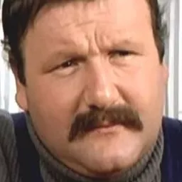 Fernand Berset 飾演 L'écrivain