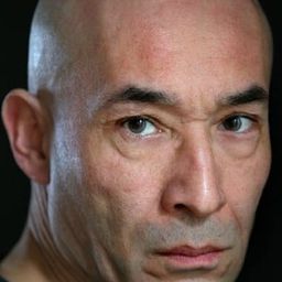 Pedro Salvín 飾演 Sean