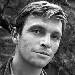 Umberto Orsini 飾演 Belial