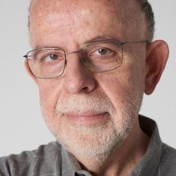 Manel Castillejos - 白雪公主鬥牛記演員 飾演Fotógrafo entierro