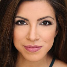 Amanda Rivas 飾演 Lupe