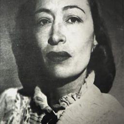 Lupe Carriles - 暴徒演員 飾演Sirvienta de Andrés