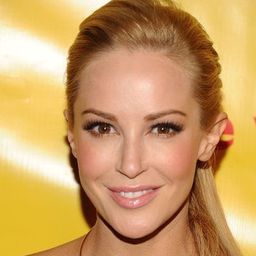 Louise Linton 飾演 Deputy Winston