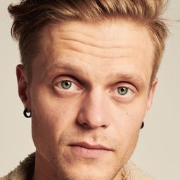 Paulius Markevičius 飾演 Mikhail Leskov