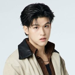 翁拉維·那提通 飾演 Tay