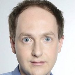 Nikita Tarasov 飾演 Ethan