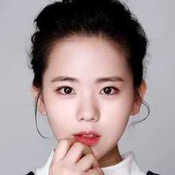 鄭多恩 飾演 Soo-jin