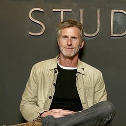 Andrew Heckler 飾演 Jake