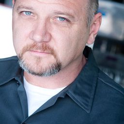 Patrick Day 飾演 Mr. Hayden