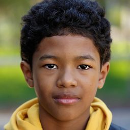 Jakari Fraser 飾演 Elf Kid #2 (voice)