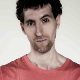 Bruno Giacobbe 飾演 Pale Man