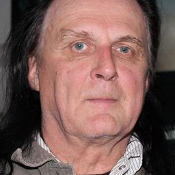 Sakke Järvenpää 飾演 Frank