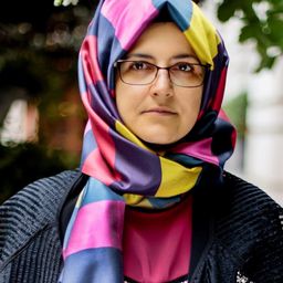 Hatice Cengiz 飾演 Self - Interviewee