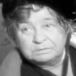 Clare Greet 飾演 (uncredited)