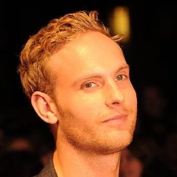 Jack Fox 飾演 Edward