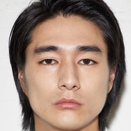 遊屋慎太郎 飾演 Tada