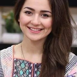 Hania Aamir 飾演 Cameo