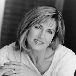 Kit Gwin 飾演 Sheriff Bell's Secretary