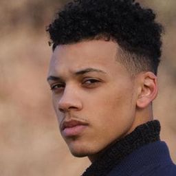 喬丹·博爾格 飾演 Derek