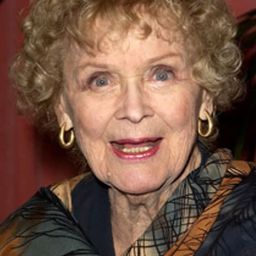 葛洛莉·史都華 飾演 Old Rose