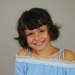 Lou Lambrecht 飾演 Mélinda