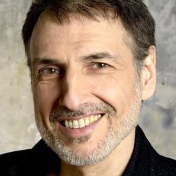 Philippe Nicaud 飾演 François