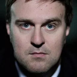 皮耶·貝內幾 飾演 Paul, l'infirmier