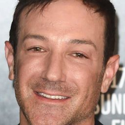 布萊恩·福格爾 飾演 Self