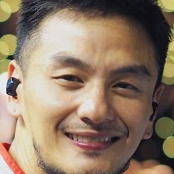 Sarunyoo Prachakit 飾演 Jo