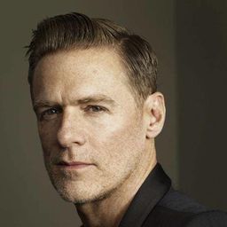 Bryan Adams 飾演 Self