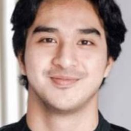 Ibrahim Risyad 飾演 Arif