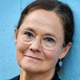 Pernilla August - 舞惱俱樂部演員 飾演Charlotte