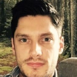 Nick Robinson - Tom's Midnight Garden演員 飾演Peter Long