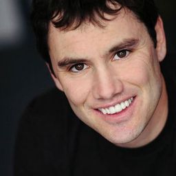 Casey Pieretti - 獵魔教士演員 飾演Familiar