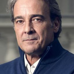 Alexandre Borges 飾演 