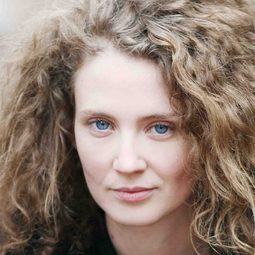 Laura Pizzirani - 鐵蹄下的村莊演員 飾演Maria