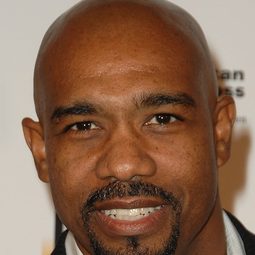 麥可·貝奇 - 公理演員 飾演Bill Randolph