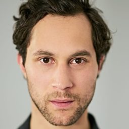 Ludwig Trepte - 慌心度假屋演員 飾演Anton