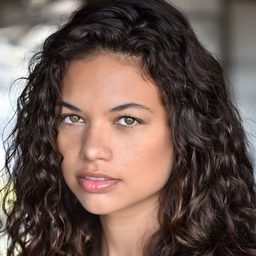 Aja Bair - 霸凌女教師演員 飾演Devon (Chase's Friend)