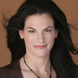 Rebecca Whitman - 三傻鬧地球演員 飾演Mrs. Winter (voice)