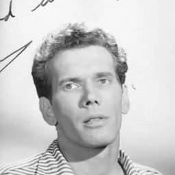 Neil McCallum - The Inspector演員 飾演Browne