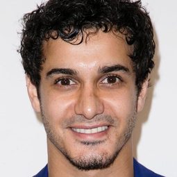 伊萊斯·加貝爾 飾演 Andrew Fassbach