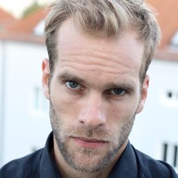 Mathis Landwehr 飾演 Welker's Thug