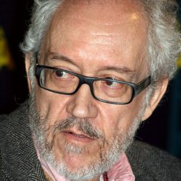 艾密里奧·馬丁尼茲·拉札 - El juego más divertido導演