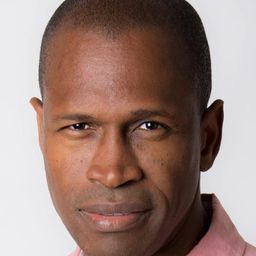 Marcus Johnson 飾演 General Dyson