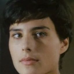 Laura Mae Tate 飾演 Dr. Marissa Salinger