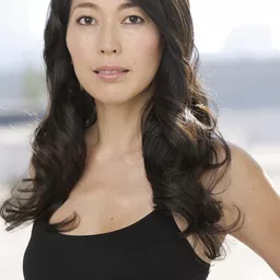 Mika Santoh 飾演 Japanese Victim